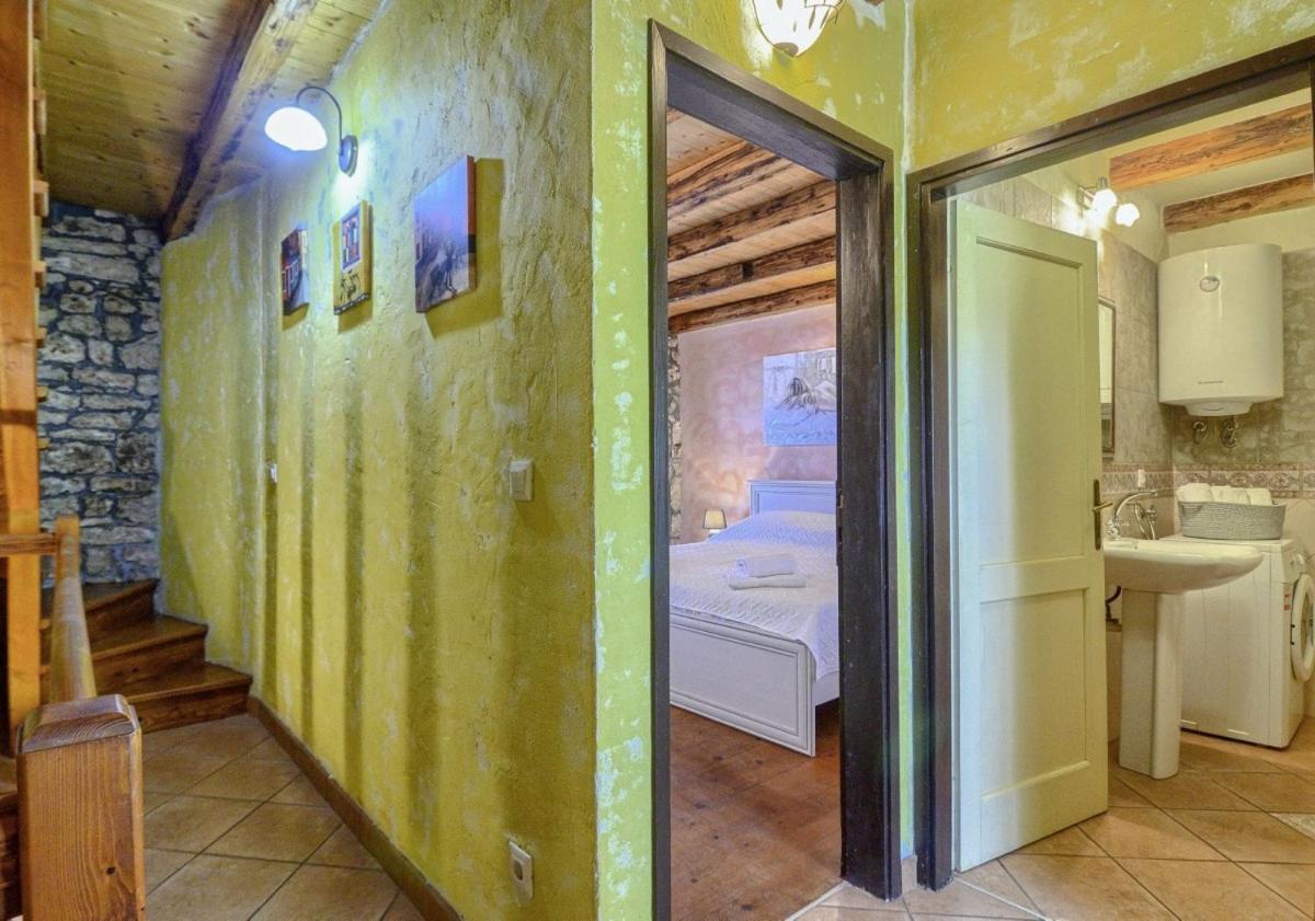 Rosana In Muntic - Haus Fuer 4-5 Personen * Pula